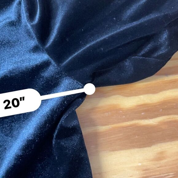 Gap Black Velvet Puff Sleeve V Neck Top- never worn and in perfect condition! - Picture 5 of 9